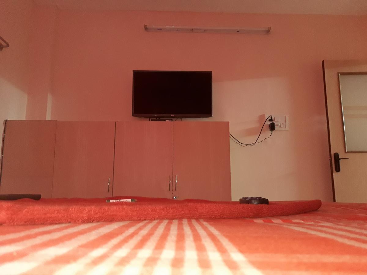 Sterling Homes Near Sankara Nethralaya & Apollo Hospitals Service With Kitchen Apartment