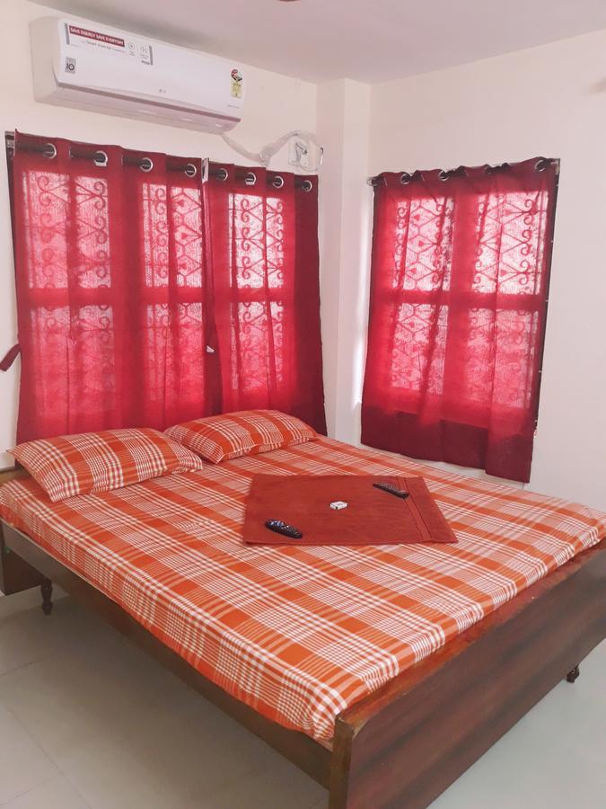 Sterling Homes Near Sankara Nethralaya & Apollo Hospitals Service With Kitchen *
